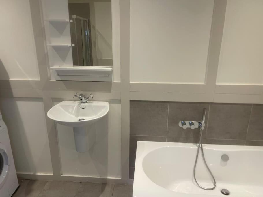 Spacious 2 Bedroom Apartment In The Heart Of Soho. London Ngoại thất bức ảnh